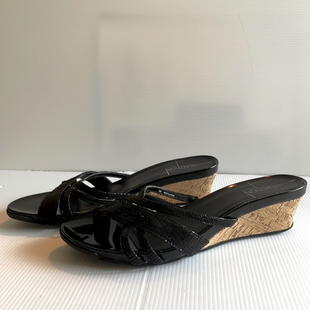 Kenneth Cole sandal, size 8.5M